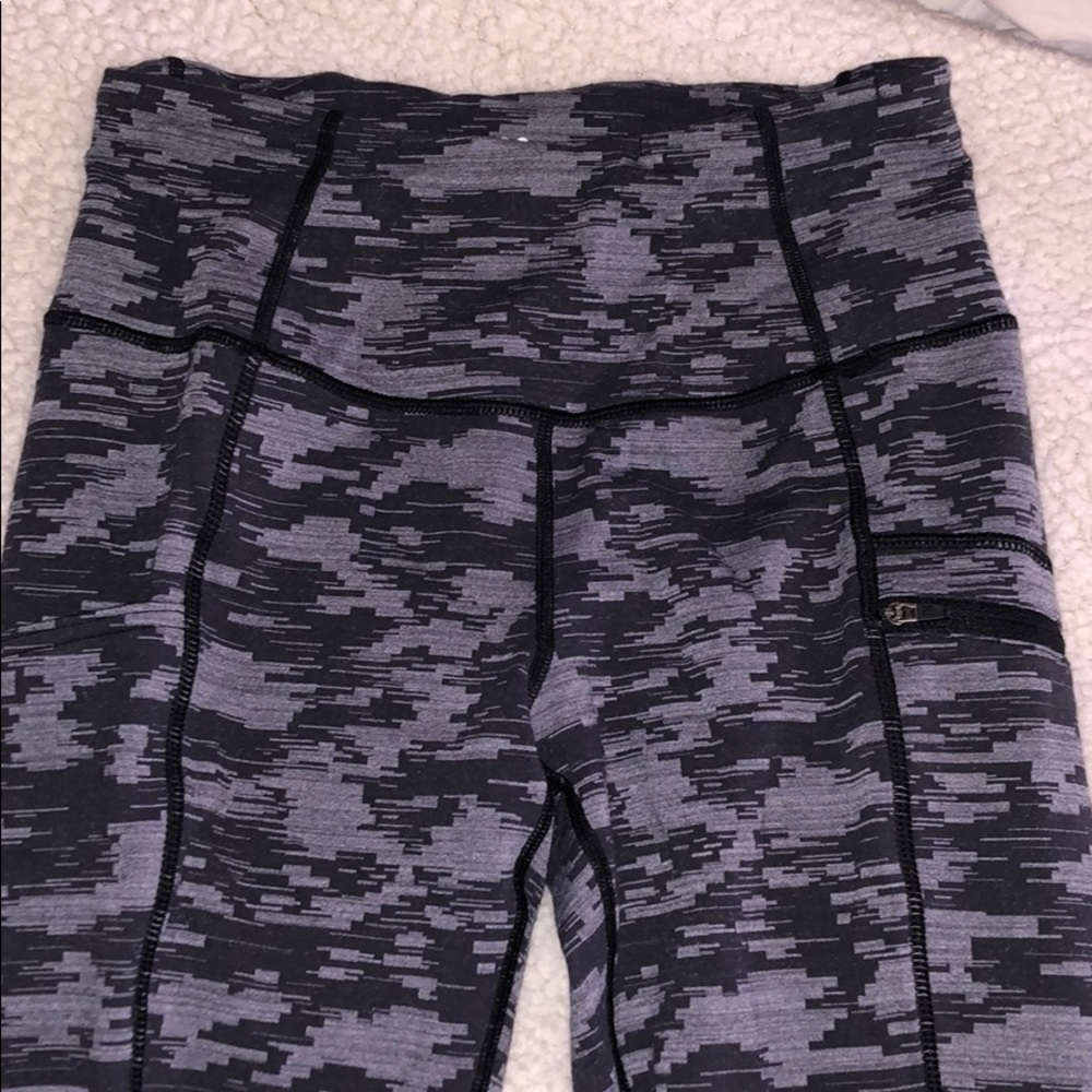 Title Nine Black & Grey Patterned 7/8 Leggings